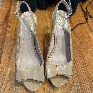 Vince Camuto Patten beige Leather Pump with bow - size 7M/37